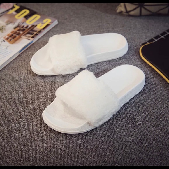 🎉HP🎉 FAUX FUR SLIPPER SLIDES- 4 COLORS✨ - Picture 6 of 6